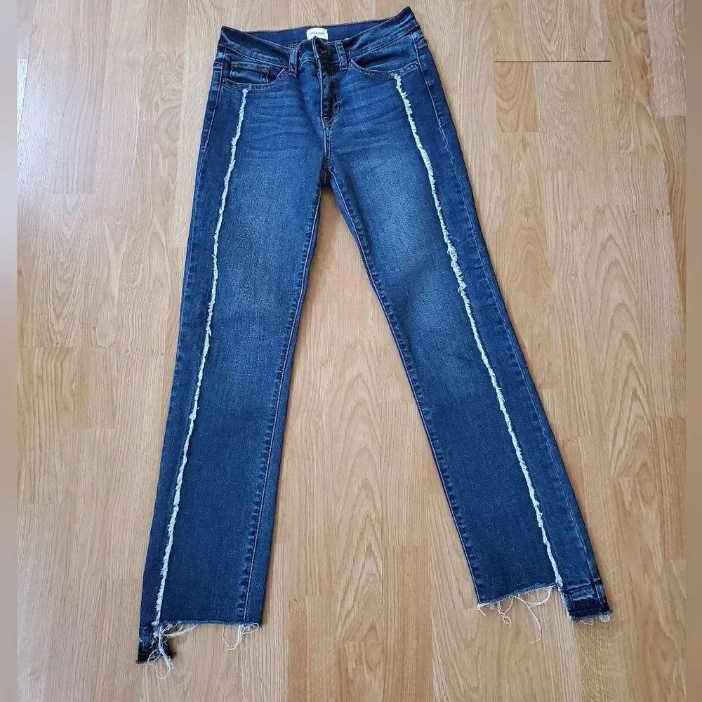 Sneak Peek Vertical Seam Straight Leg Jeans sz 5= 26x27